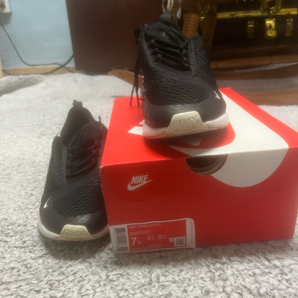 Nike AIR MAX 270